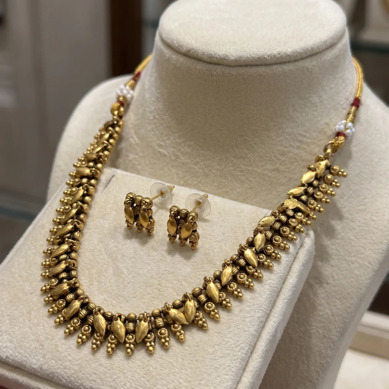 Vintage Flora Necklace Set