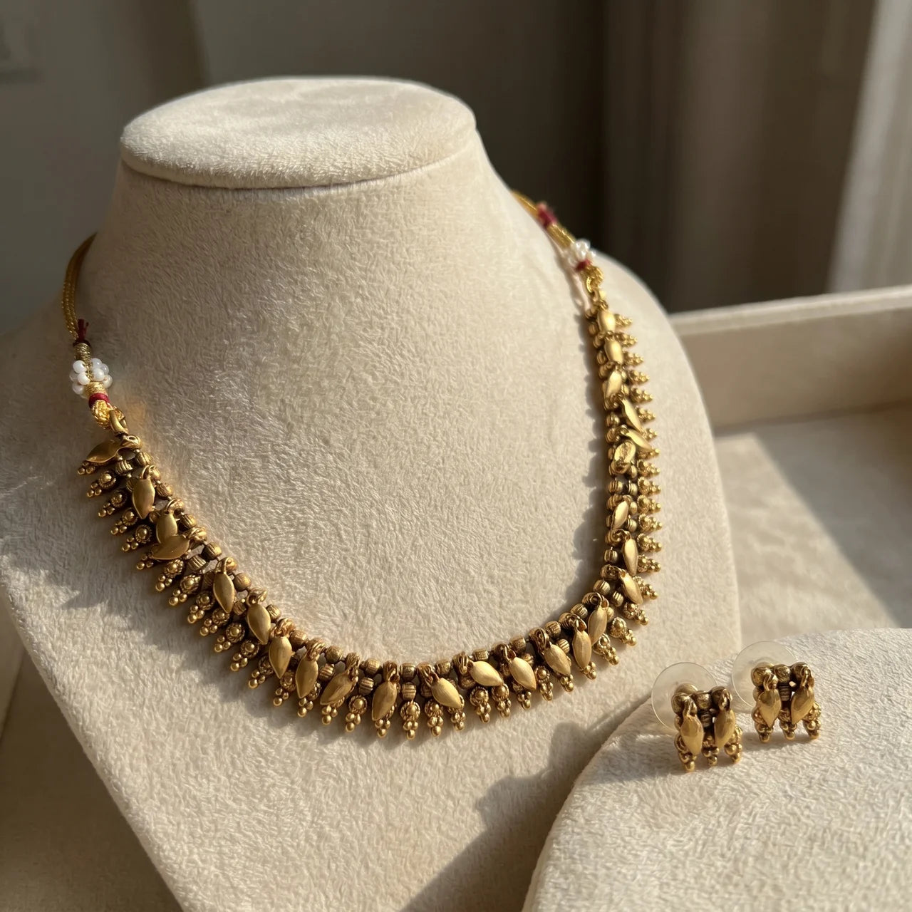 Traditional Leaf Charm Necklace Set
